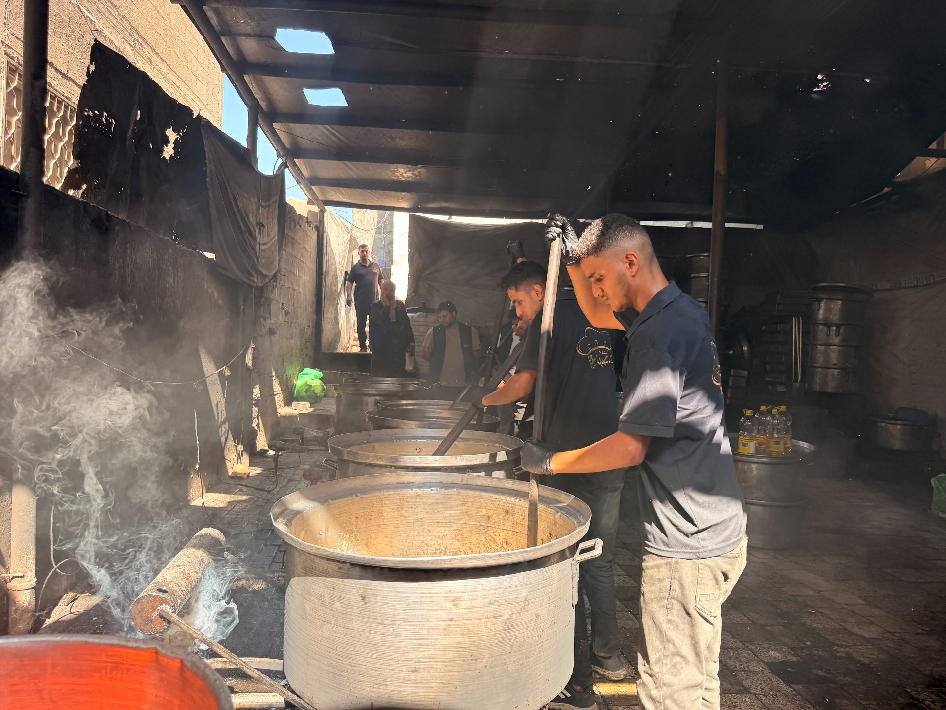 Large-scale meal preparation for families in Gaza