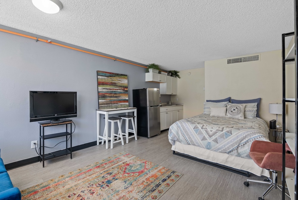 Studio bedroom with kitchen 