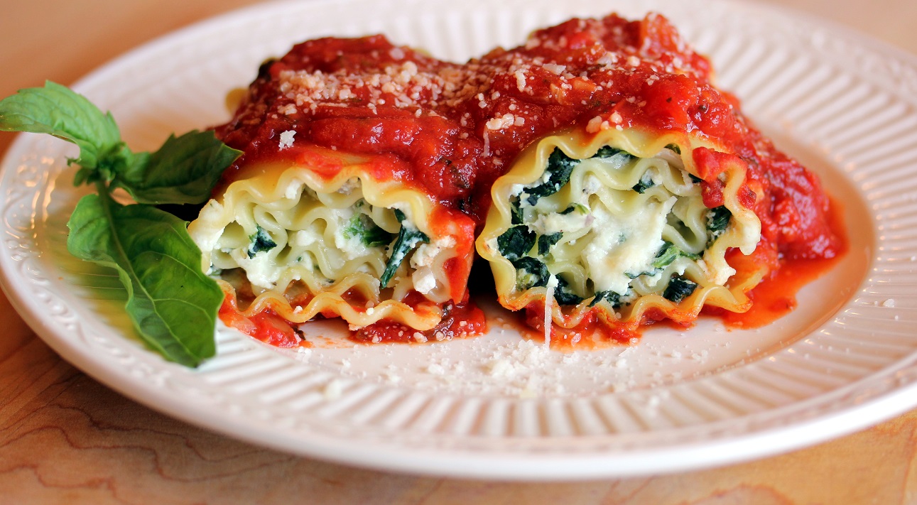 Spinach and Cheese Lasagna Roll-Ups with Spicy Marinara
