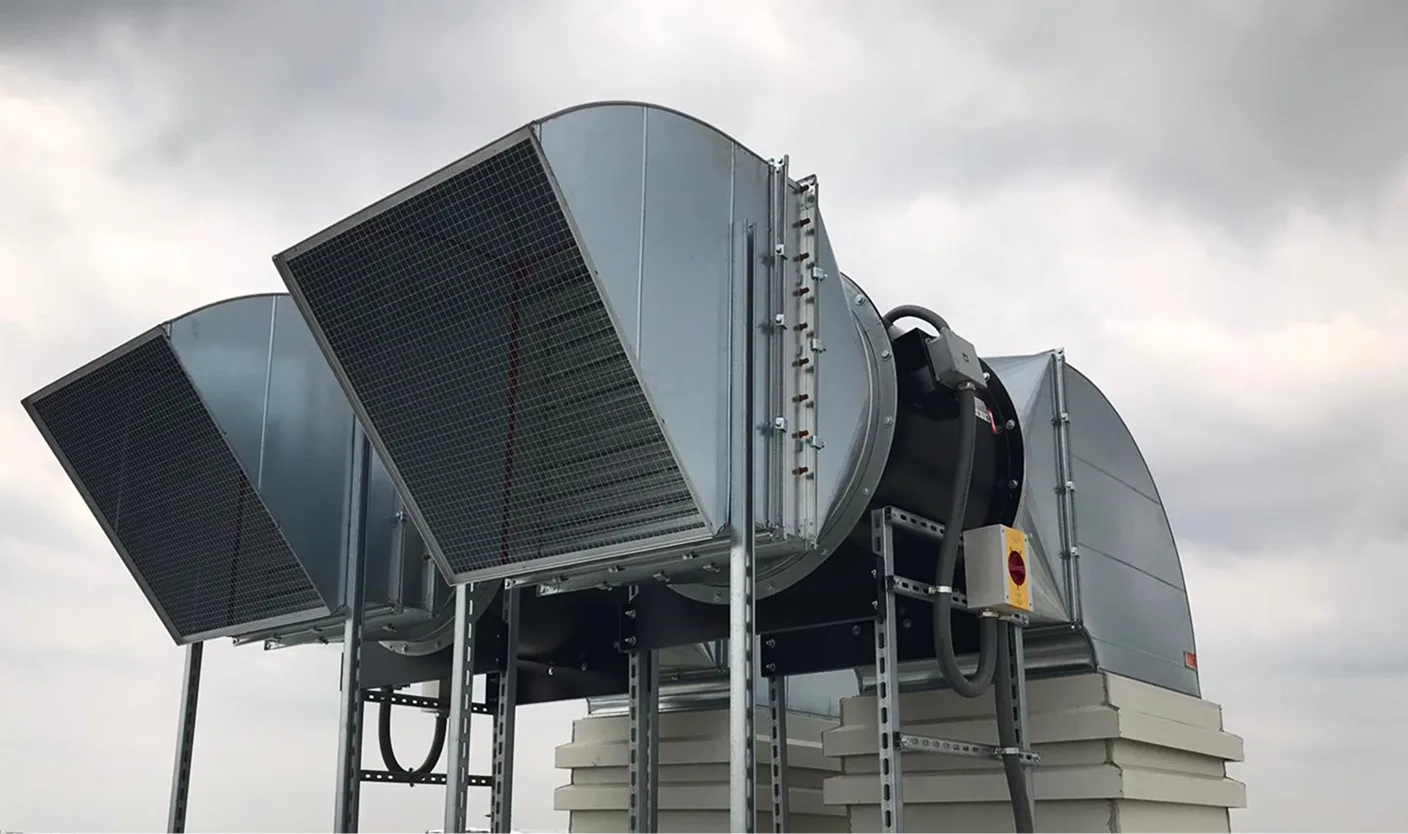entilatori centrifughi EFCm per evacuazione forzata fumo e calore su copertura industriale