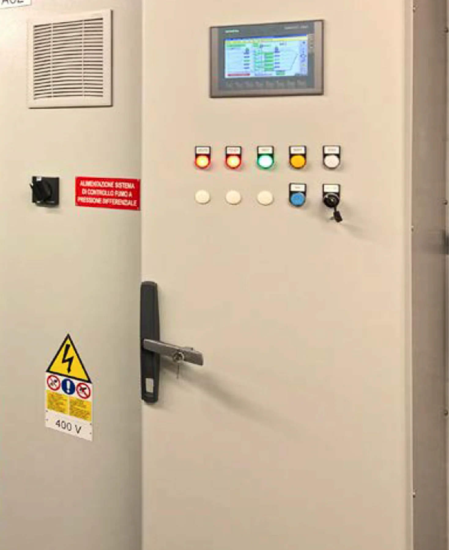 Centrale di comando e controllo per sistemi di evacuazione fumo e calore in locale tecnico