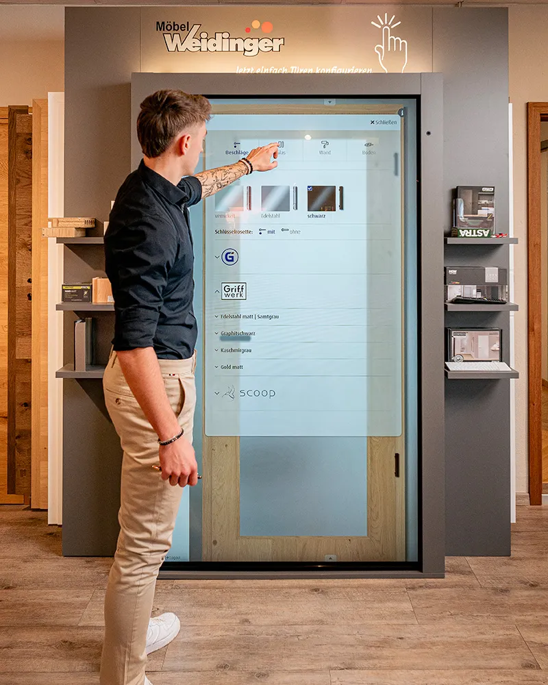 Beratung an der Türenausstellung