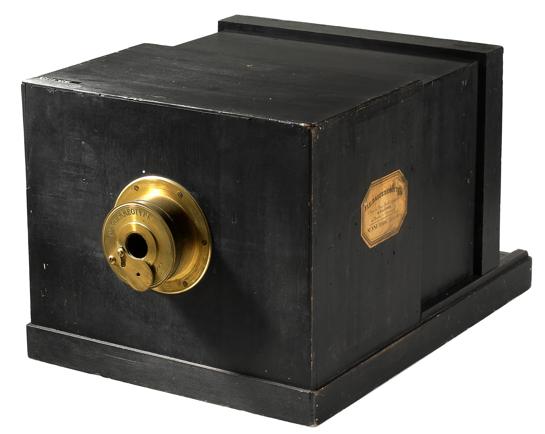 Die Daguerreotypie-Kamera von Susse Frères aus dem Jahr 1839, ein hölzerner Schiebekasten mit Messingobjektiv.