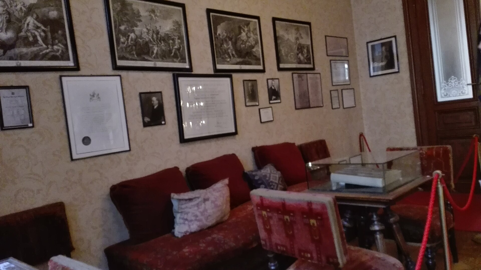 Sigmund Freuds Wartezimmer in der Berggasse 19 mit den originalen Möbeln.