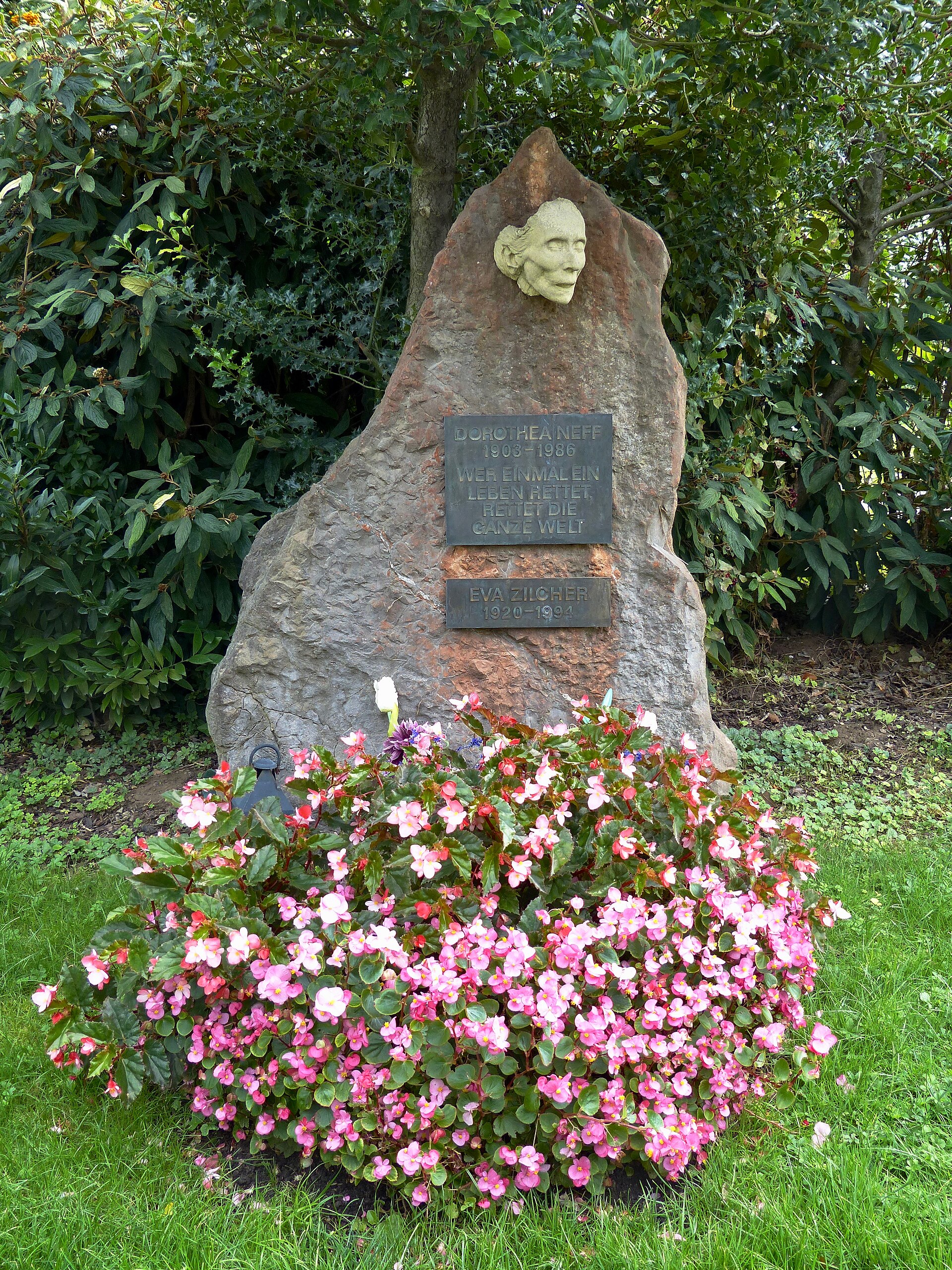 Das Grabmal der Schauspielerin Dorothea Neff auf dem Wiener Zentralfriedhof.