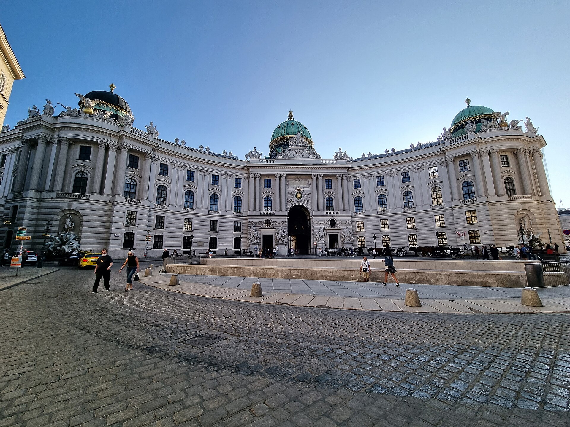 Ein Haushalt im Kleinformat: der Reisetoilettkoffer der Kaiserin Elisabeth
