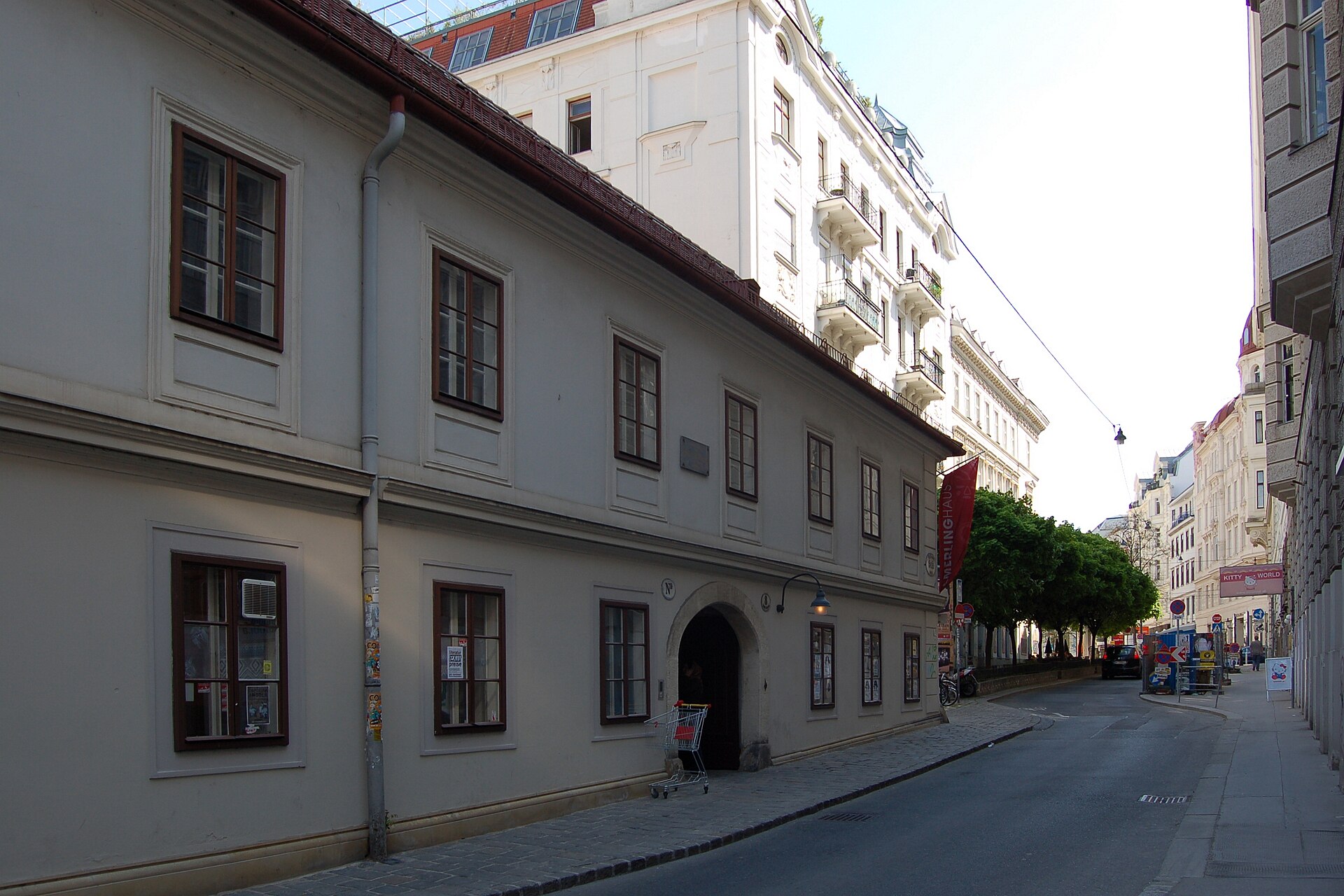Die Außenfassade des Amerlinghauses in der Stiftgasse am Spittelberg.