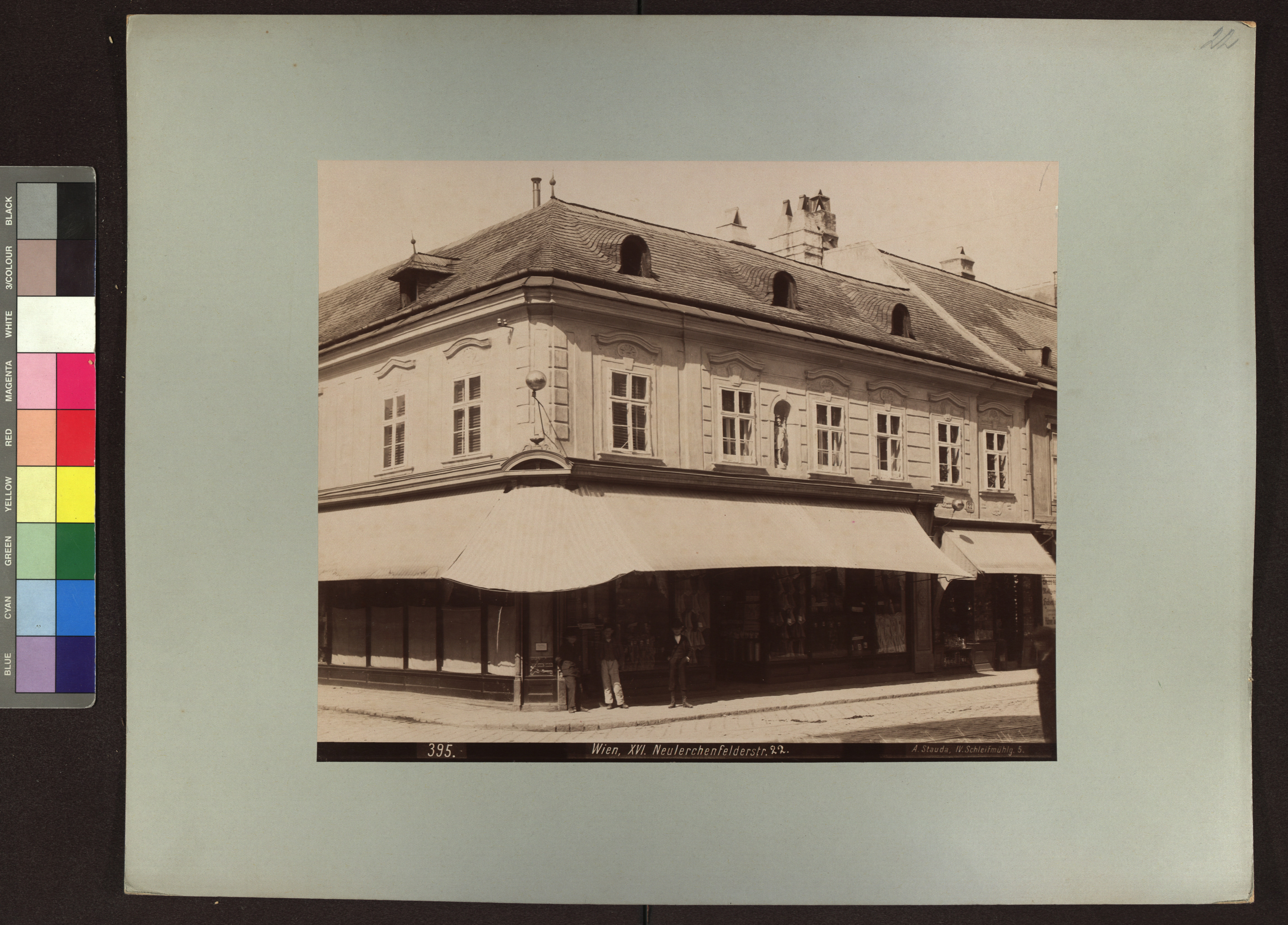 Historische Fotografie von August Stauda (um 1900): das Eckhaus Neulerchenfelder Straße 22 / Brunnengasse 50 in Ottakring – der Standort, an dem bis 1871 der Kaiser-Josephs-Brunnen stand.
