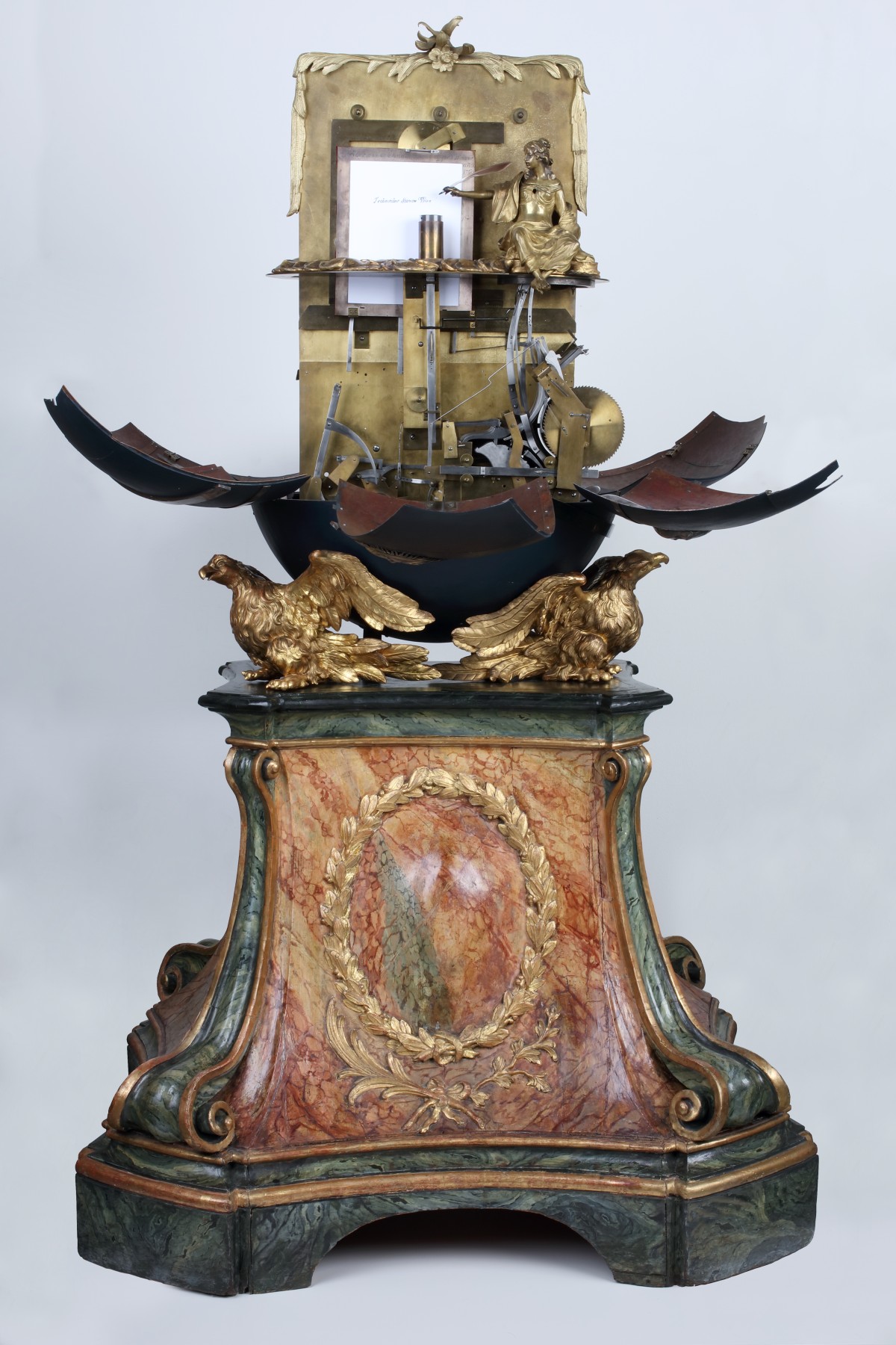 Die Allesschreibende Wundermaschine von Friedrich von Knaus (1760) mit vergoldeten Adlern und Weltkugel im Technischen Museum Wien.
