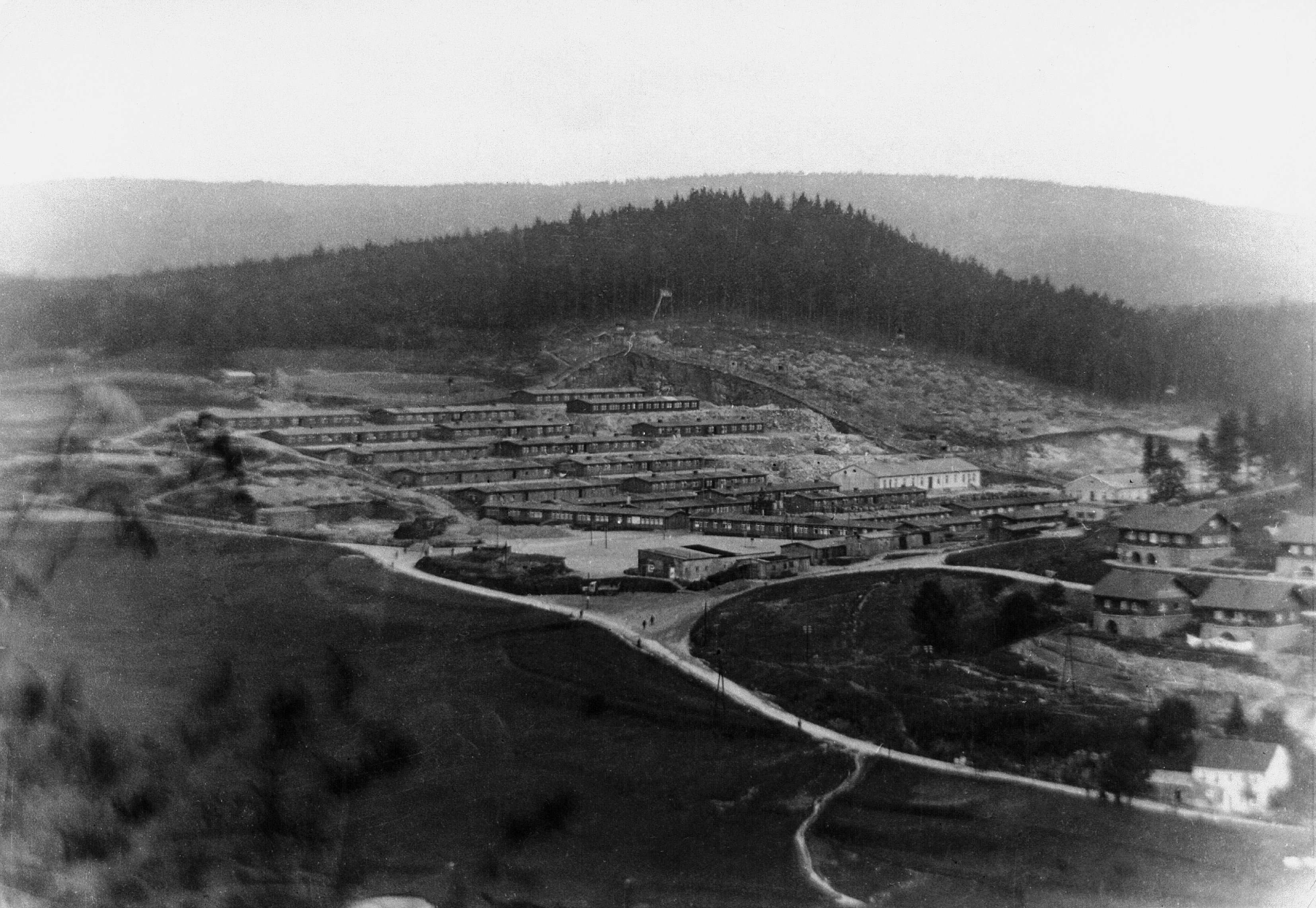 Historische Aufnahme des Lagergeländes des KZ Flossenbürg aus dem Jahr 1940, in dem Bruno Furch ab Juli 1944 inhaftiert war.