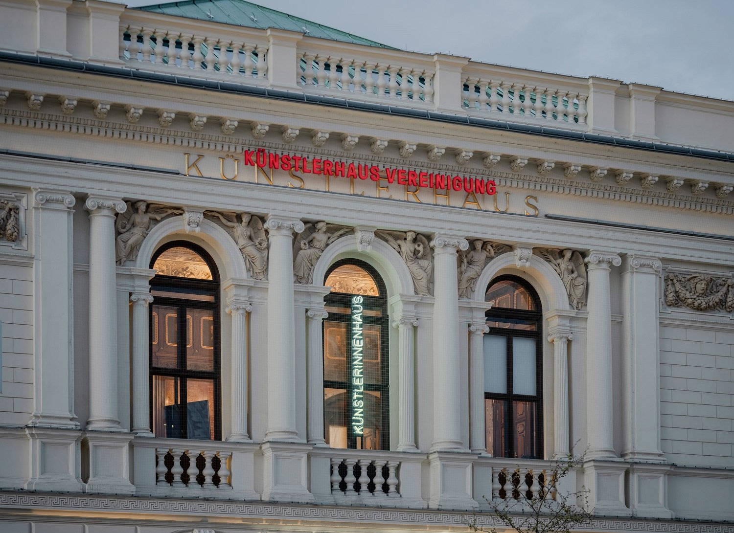 KÜNSTLERINNENHAUS