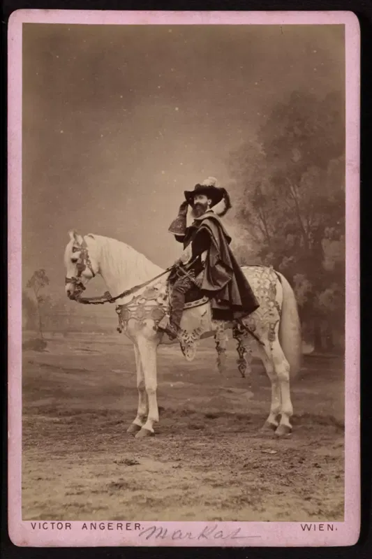 Hans Makart zu Pferde beim Festzug 1879, Gruppe Künstler, Fotografie von Victor Angerer.