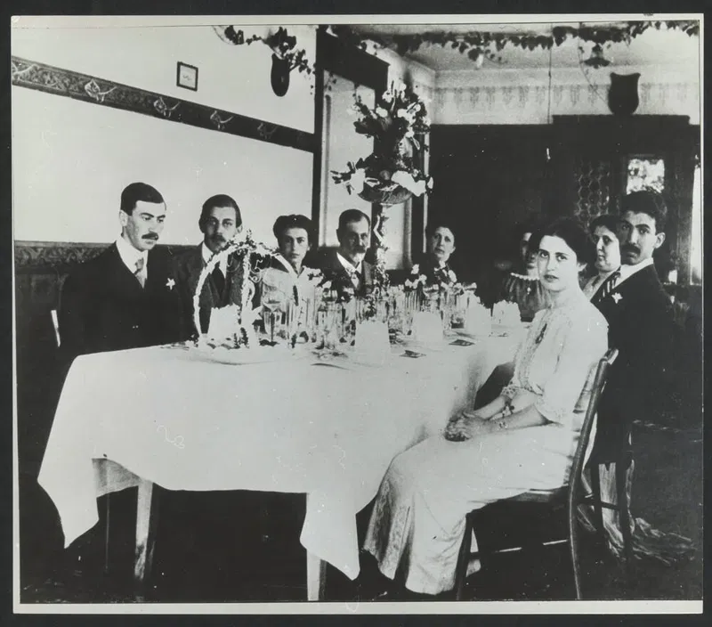 Familie Freud bei der Feier zur Silberhochzeit von Sigmund und Martha Freud in der Berggasse 19, Foto von 1911.