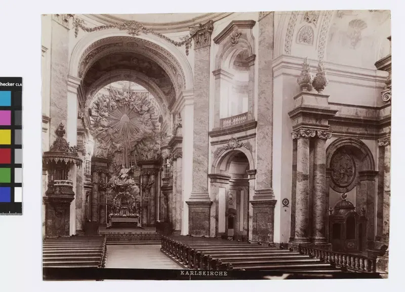 Innenansicht der Karlskirche mit Blick gegen den Hochaltar, Fotografie um 1890.