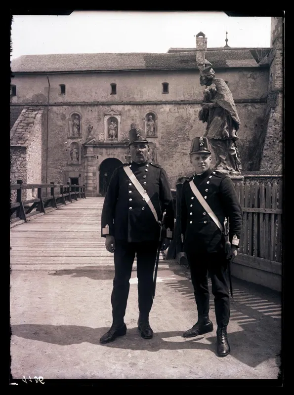 Schlosswache in Forchtenstein, Glasnegativ vor 1940.