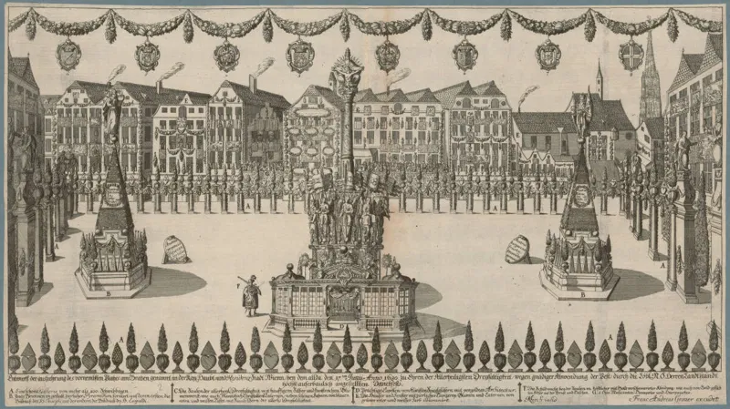Kupferstich: der festlich geschmückte Graben am 17. Juni 1680, oben Girlanden mit Wappen, in der Mitte die hölzerne Pestsäule auf einem umzäunten Podest, links und rechts zwei Aufbauten wie Obelisken