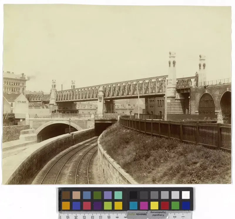 Die Stadtbahnbrücke über die Wienzeile