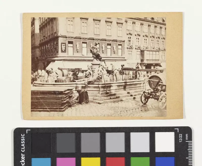 Fotografie des Donnerbrunnens am Neuen Markt in Wien, um 1870