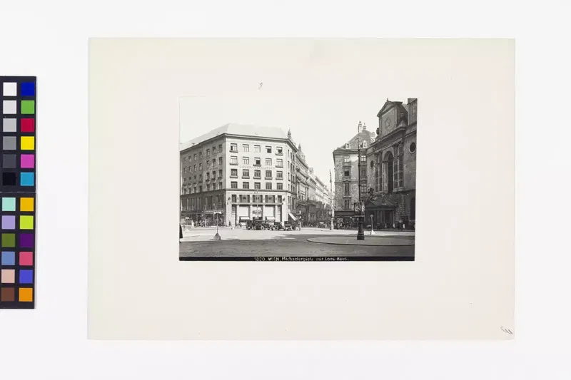 Fotografie von Bruno Reiffenstein: das Looshaus am Michaelerplatz 3, 1927 bis 1929
