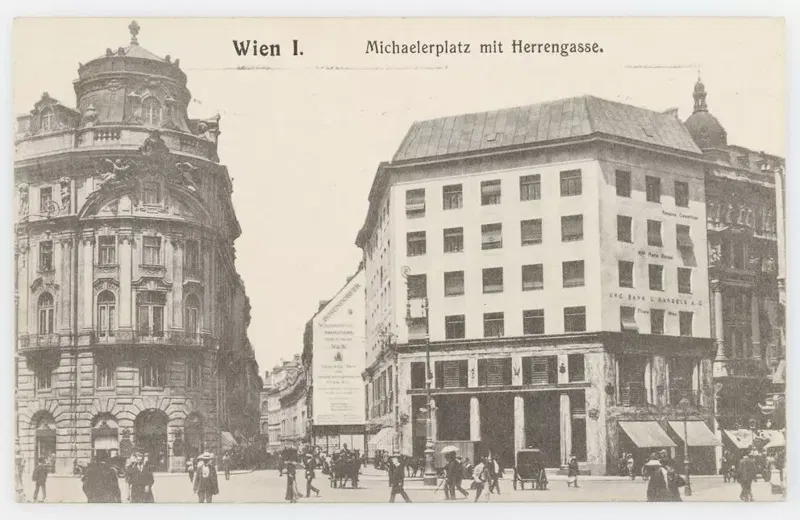 Ansichtskarte der Brüder Kohn: Michaelerplatz mit Herrengasse und dem Loos-Haus, um 1910/1911