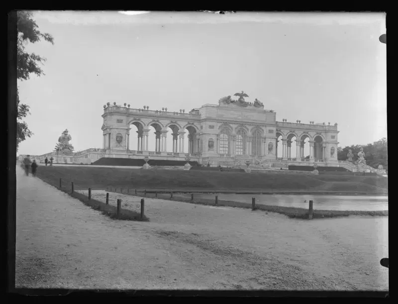 Gloriette Schönbrunn: Der Ruhmestempel aus fremden Säulen und das einzige Foto