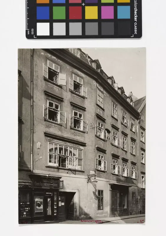 Fotografie des Basiliskenhauses in der Schönlaterngasse 7 in Wien, um 1910