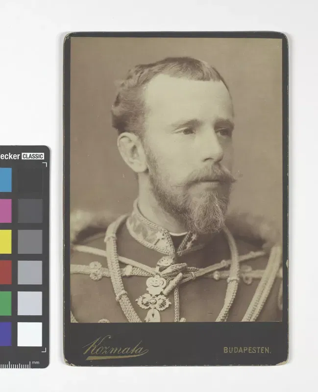 Kronprinz Rudolf von Österreich-Ungarn in ungarischer Uniform, Fotografie von Rudolf Krziwanek, 1888.