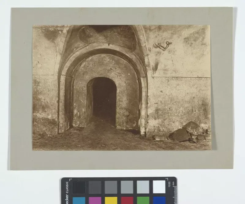 Fotografie aus den Katakomben des Stephansdoms, um 1910.