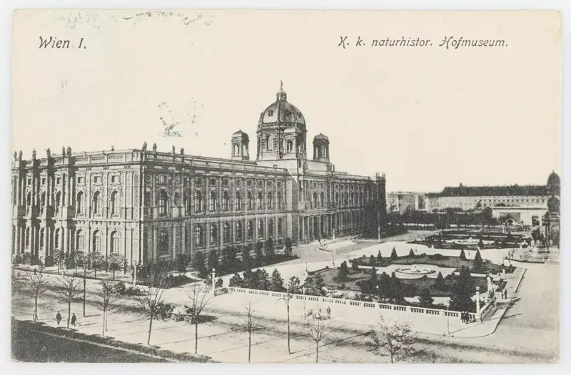 Ansichtskarte des k. k. Naturhistorischen Hofmuseums am Maria-Theresien-Platz in Wien, 1911.