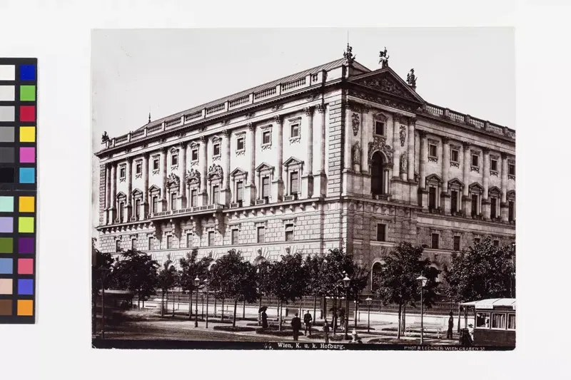 Die Neue Burg mit dem Corps de Logis an der Ringstraße, Ansicht um 1910.