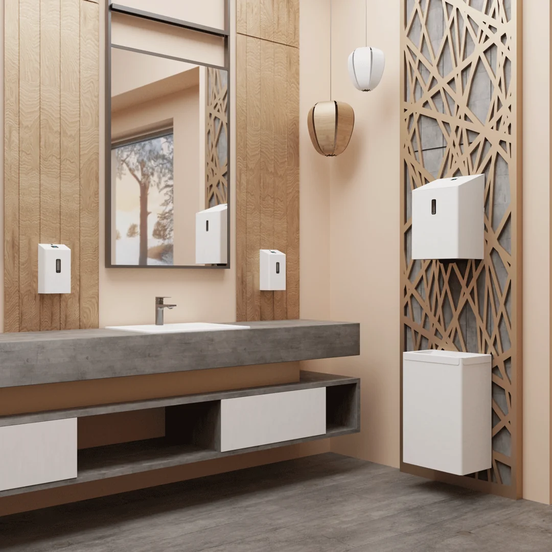 Moderne badkamer met een betonnen wastafelblad, een ingebouwde wastafel en een grote spiegel aan de muur met houten panelen eromheen, twee hanglampen en een wit handdoekendispenser en afvalbak naast een decoratief houten paneel.