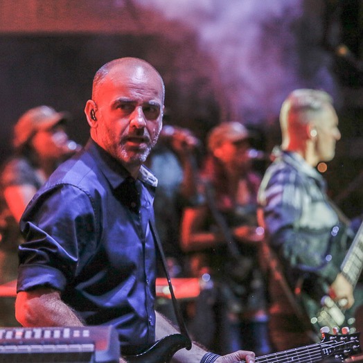 Rob Harris performing with Jamiroquai