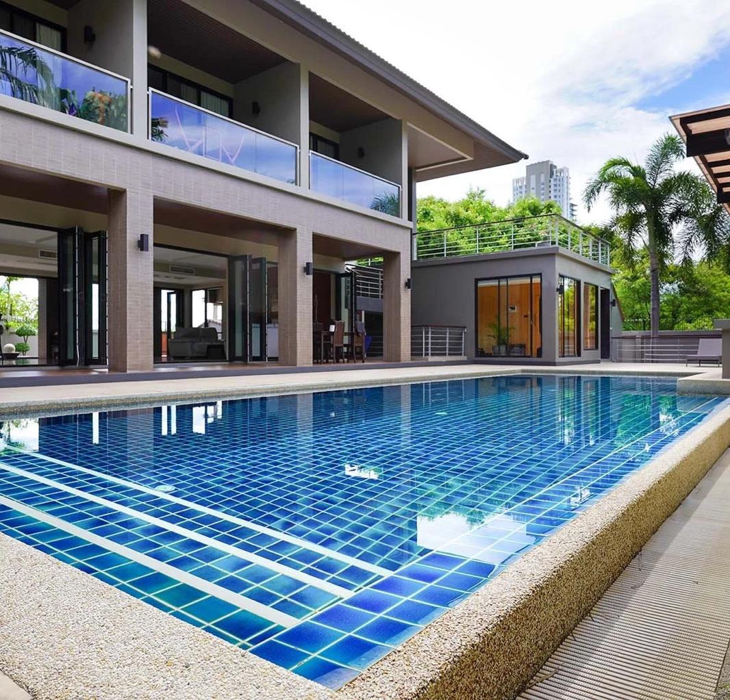 The swimming pool at Karma Studios, Thailand