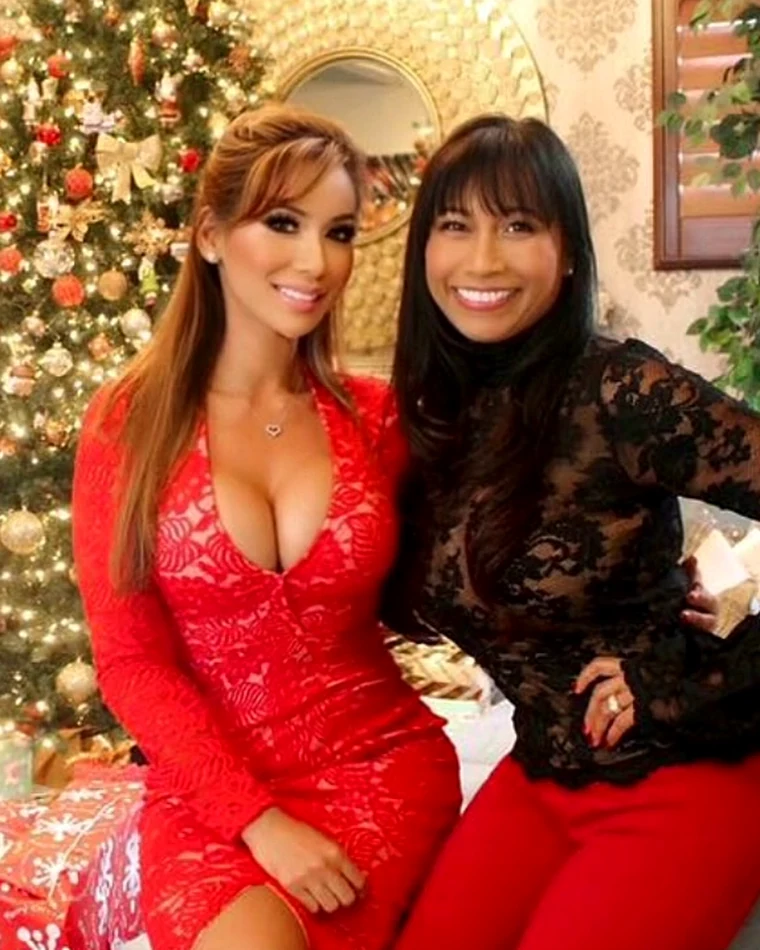 Jasmine with her mother, who taught her to cook and ran Thai restaurants in Thailand