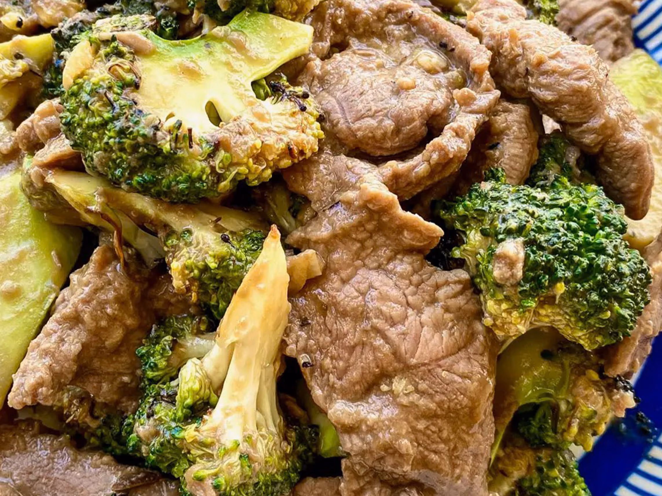 Sliced beef stir-fried with broccoli, garlic and brown sauce.