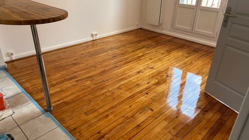 Comptoir en bois amenage pour un local professionnel