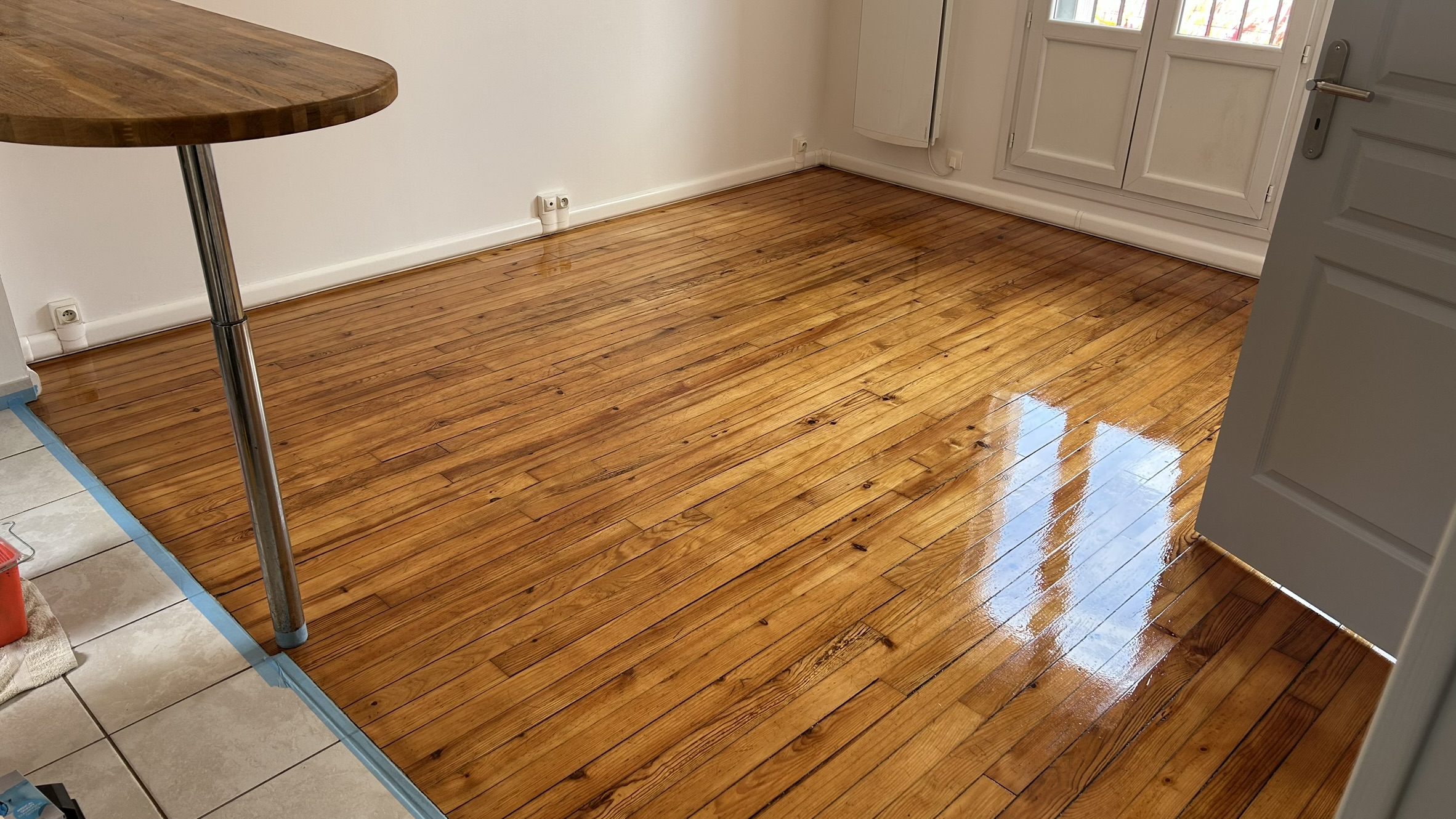 Comptoir en bois amenage pour un local professionnel