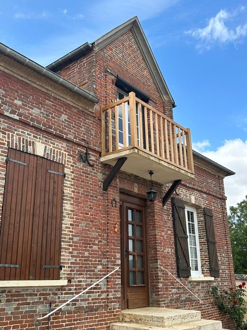 Pergola et terrasse bois amenagees dans un jardin du Beauvaisis