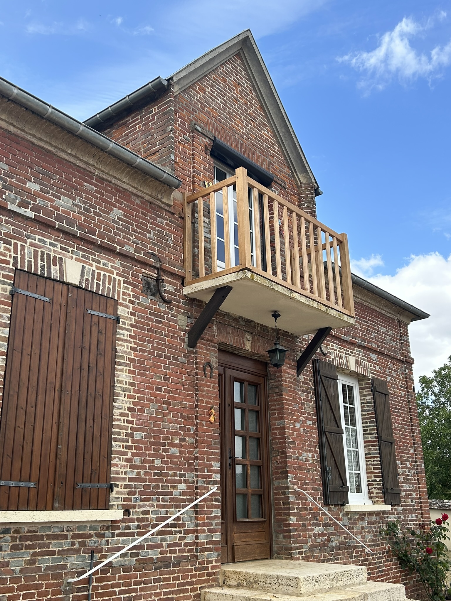 Pergola et terrasse bois amenagees dans un jardin du Beauvaisis