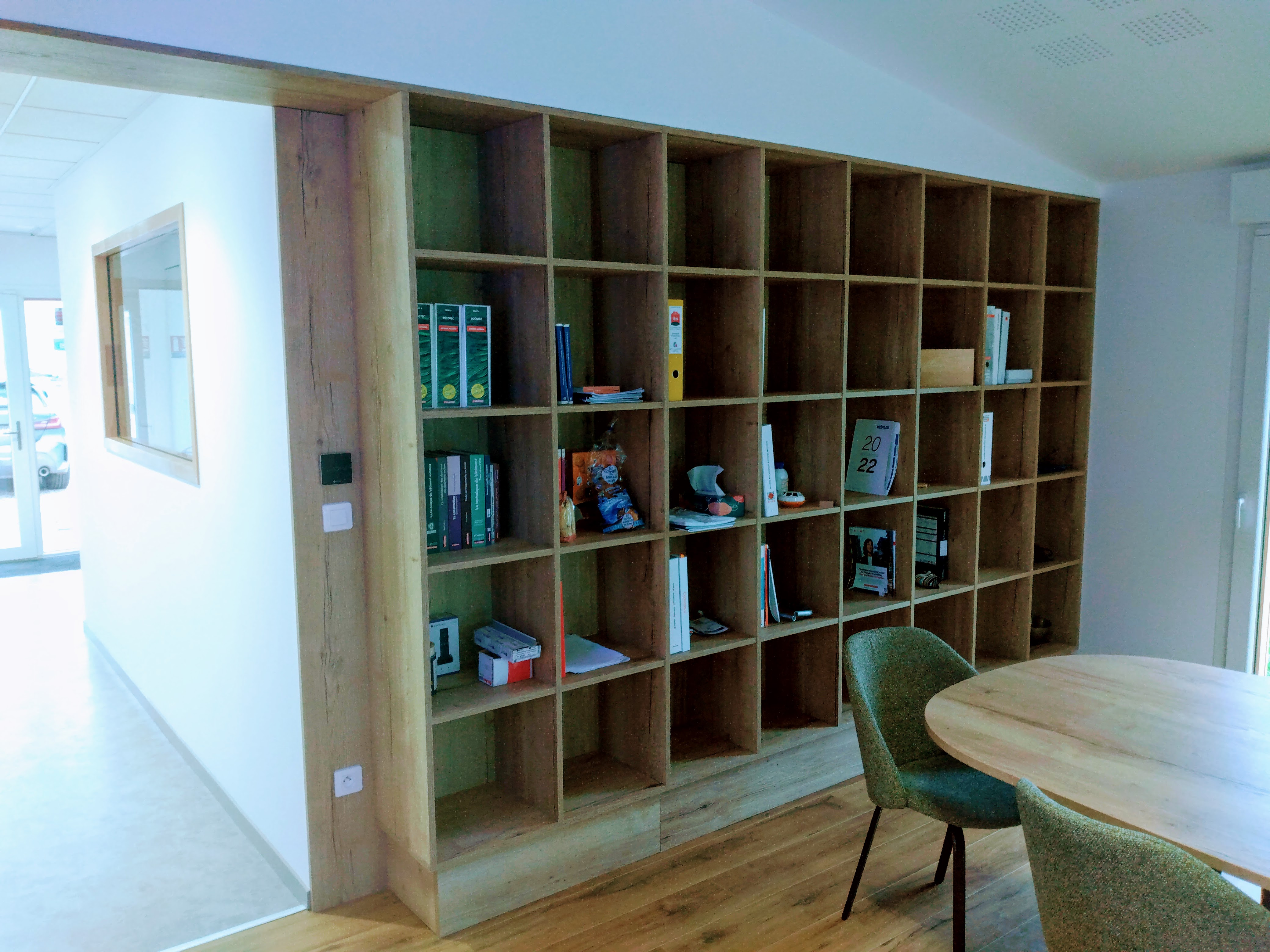 Bibliotheque et rangements sur mesure en bois