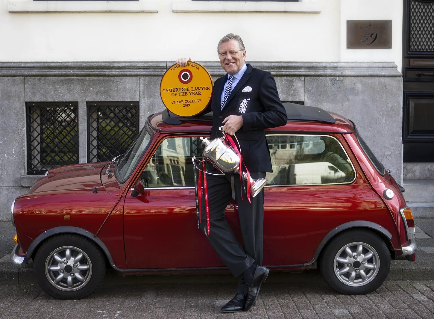 Advocaat van Heere Advocaten voor het kantoor