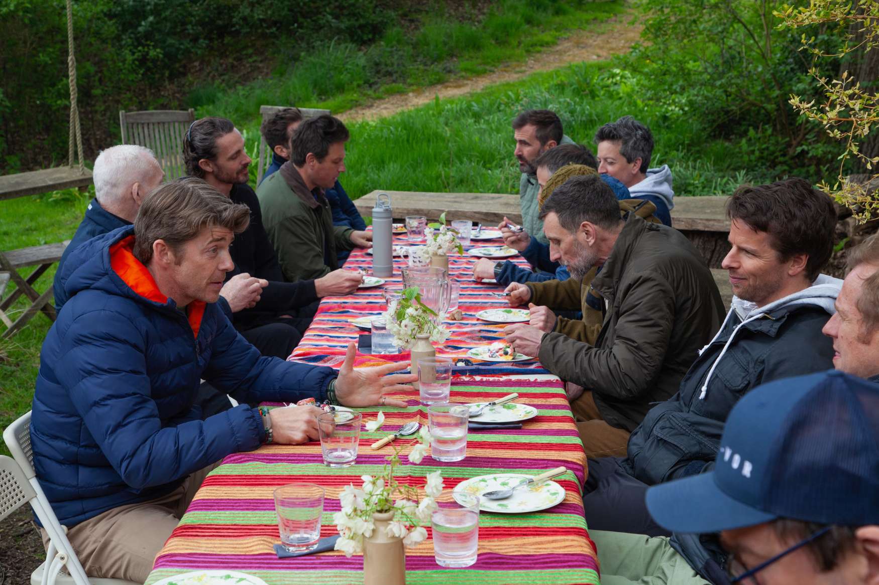 Monumental members around an evening dinner table