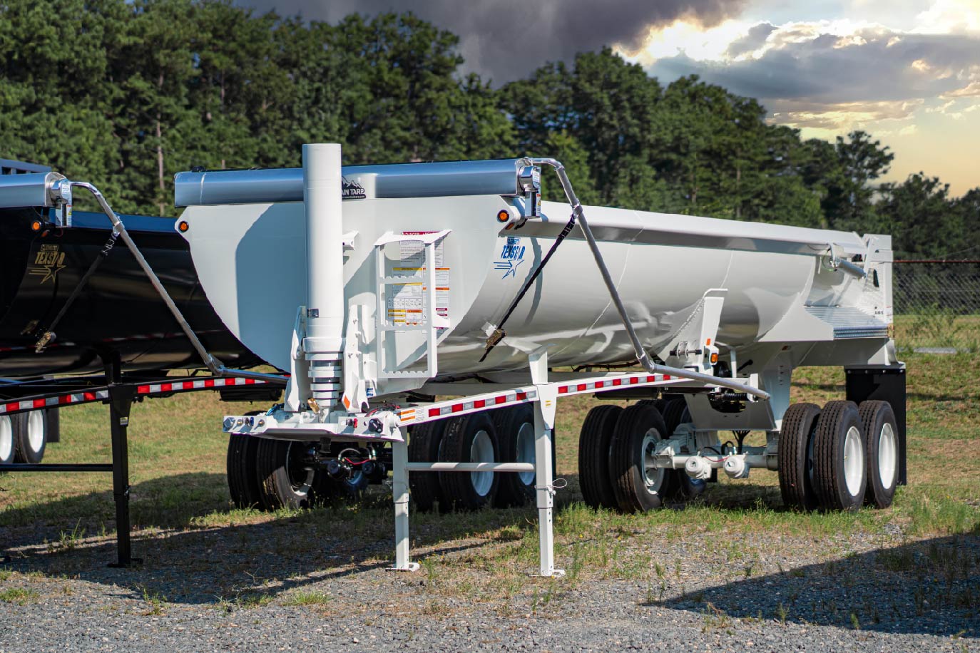 White TexStar frameless rock trailer