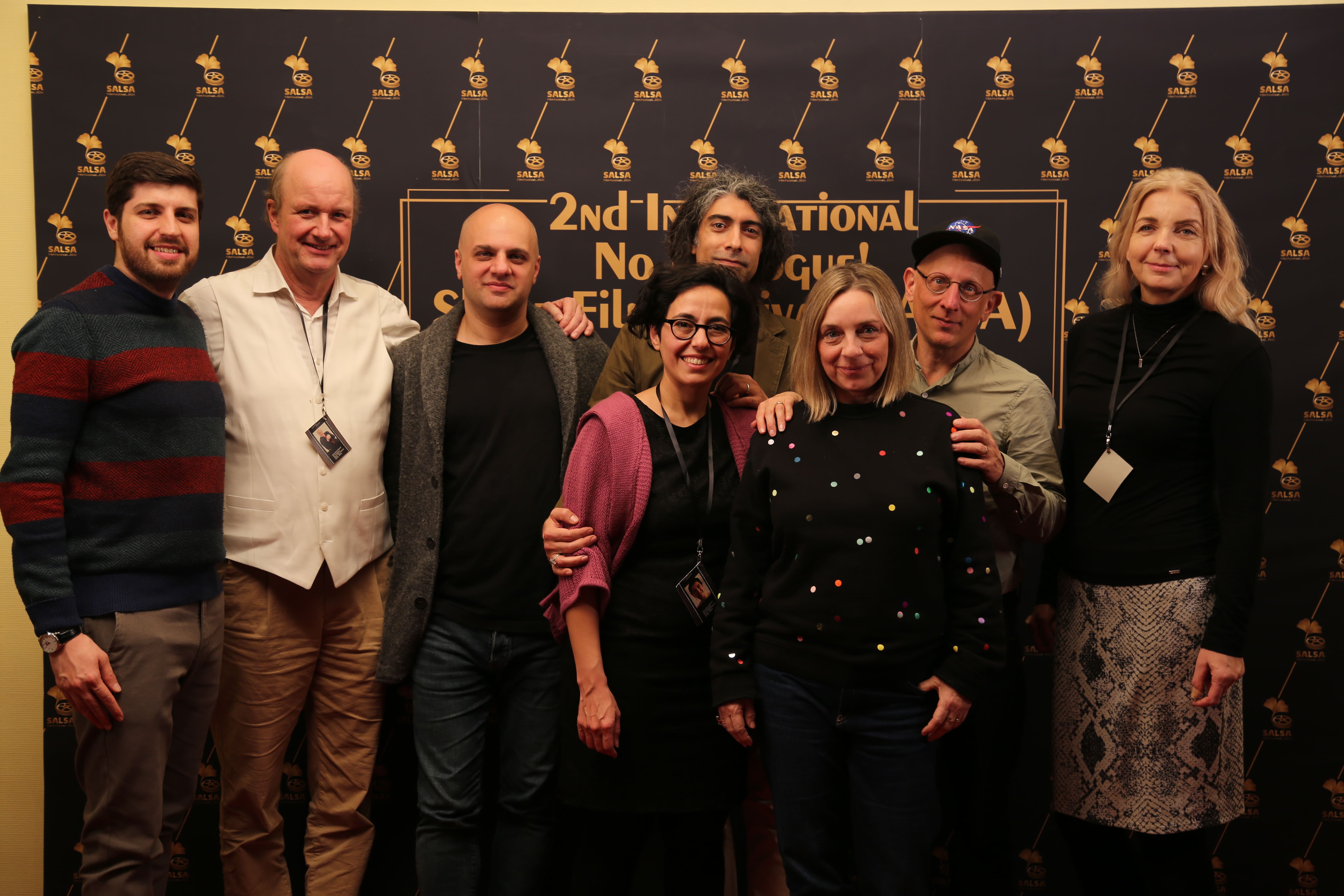 Jury und Team vor der SalSa-Fotowand