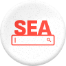 Mot SEA en lettres rouges majuscules avec une barre de recherche blanche en dessous, contenant une icône de loupe rouge à droite.