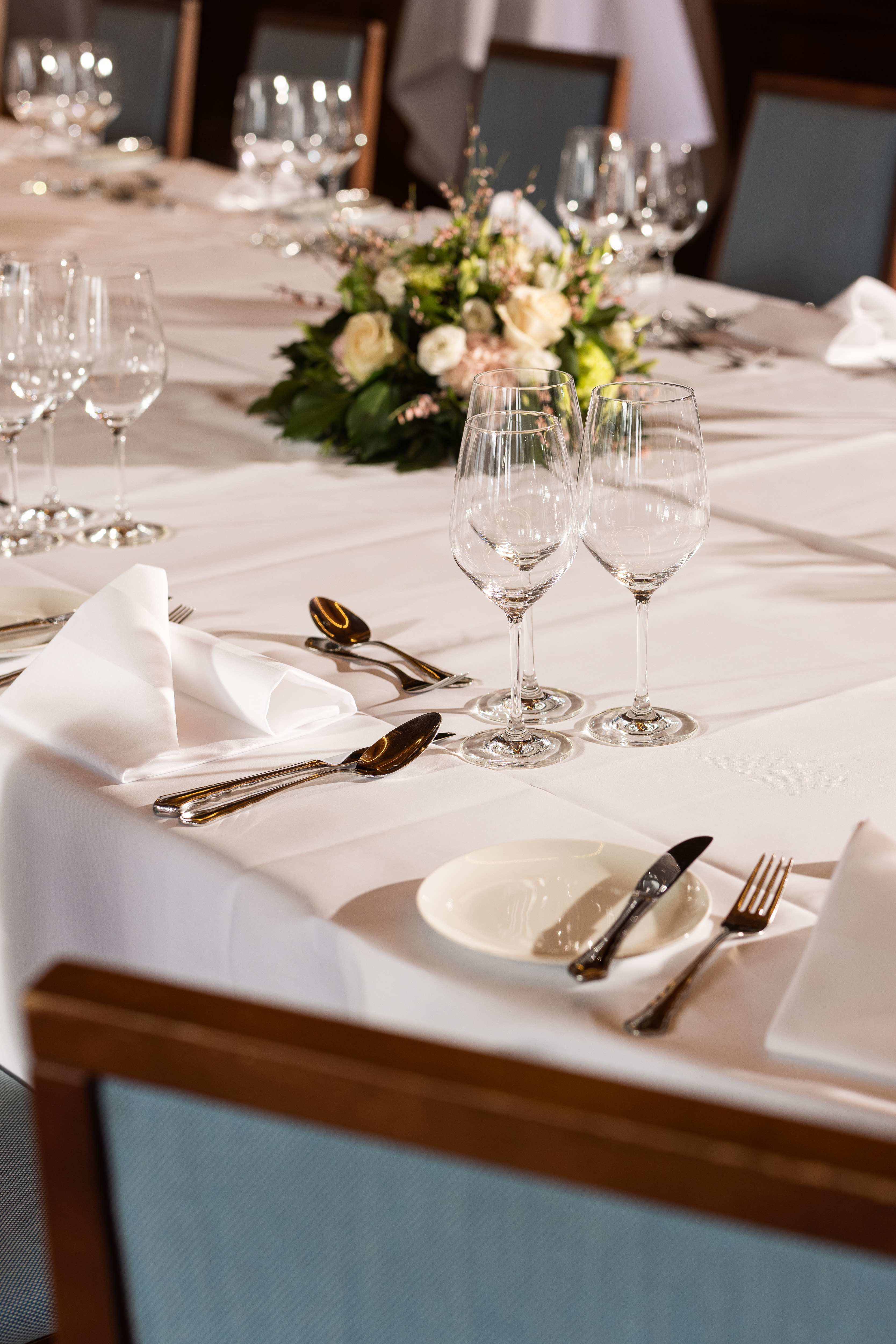 Festively laid table with a flower arrangement for a banquet at the Zunfthaus zur Waag