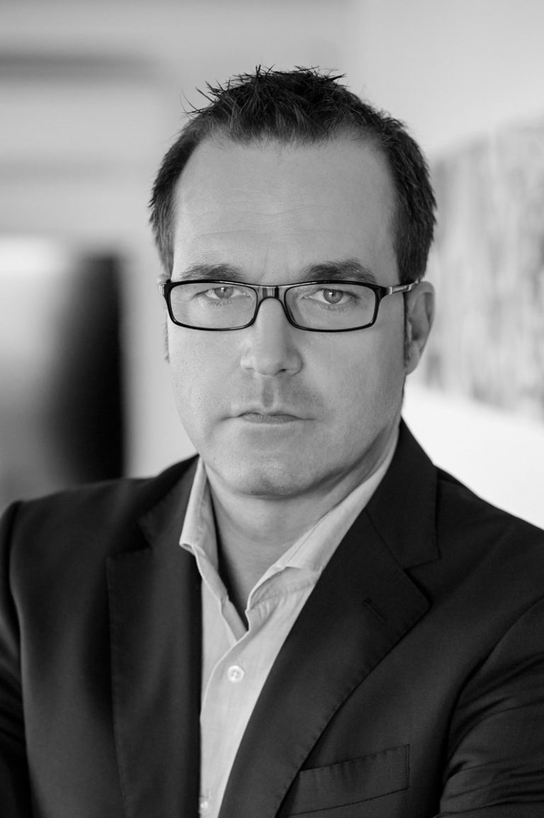 Porträt von Jens Wieth.