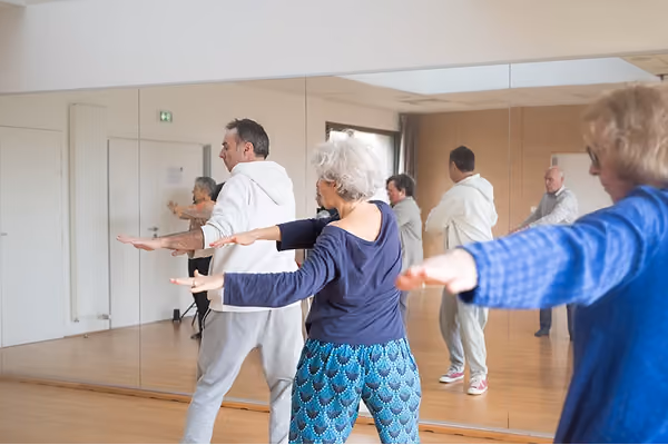 Cours de Qi Gong à Lannion avec des pratiquants seniors