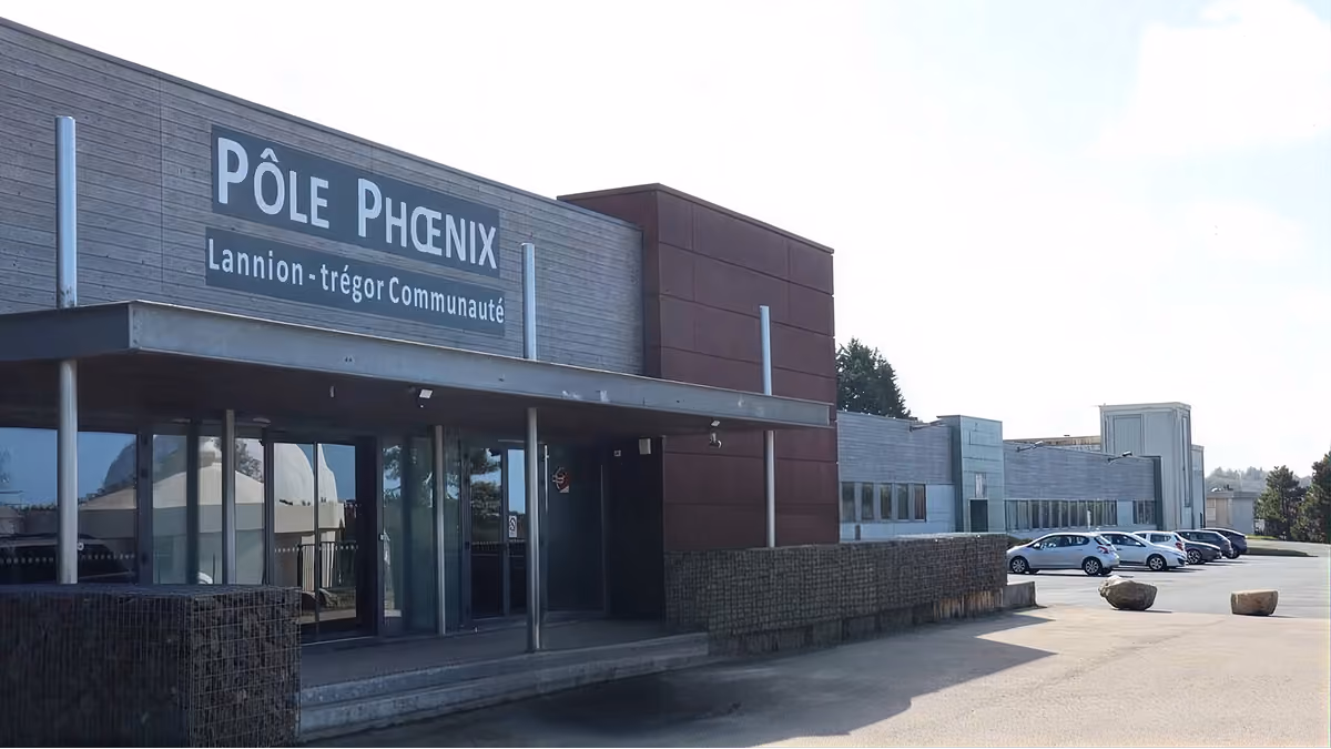 Entrée du Pôle Phoenix à Pleumeur-Bodou