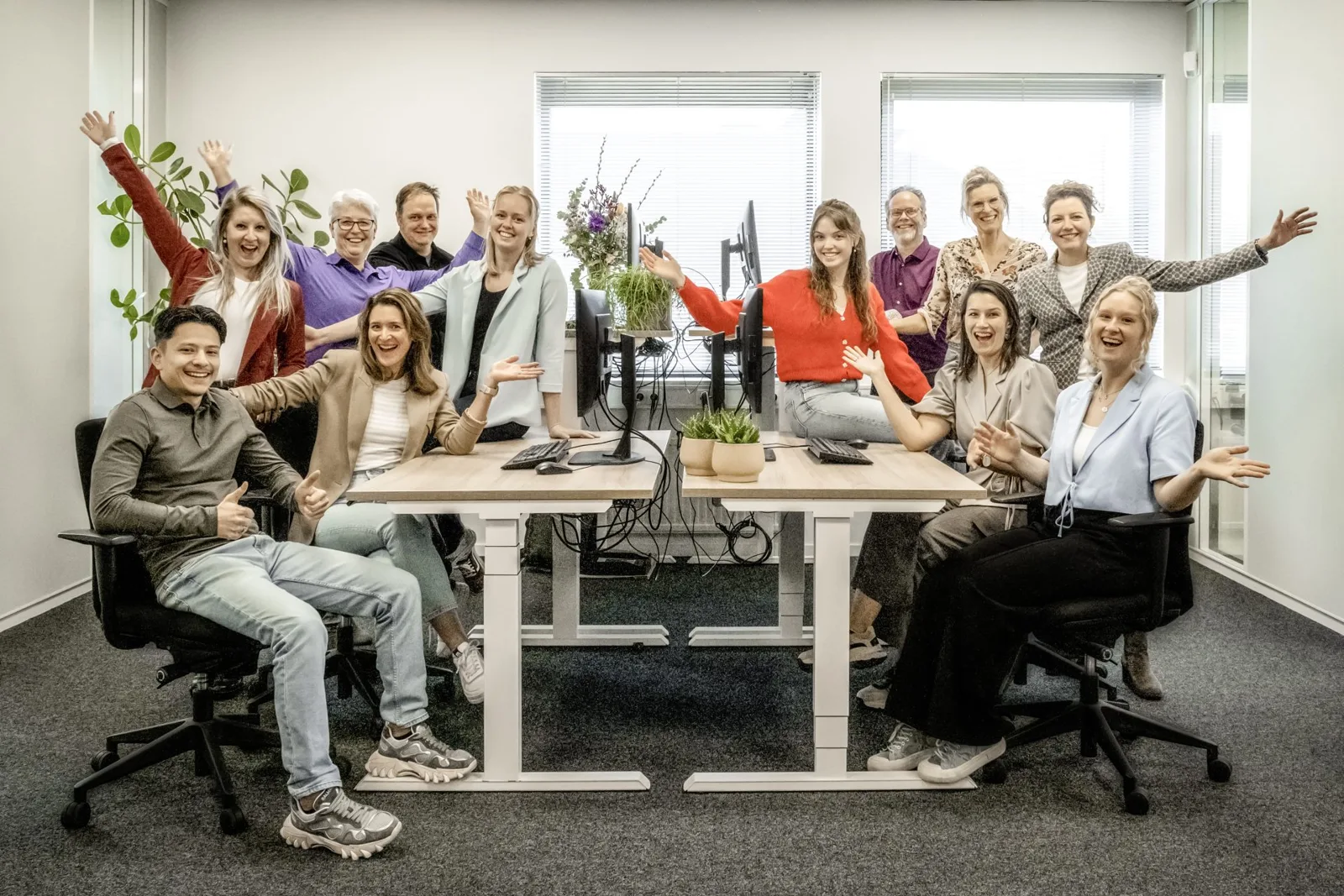 The Roestvrijtaal team cheering together in the office